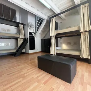 Lleras Calle 8 אכסניה מדיין
