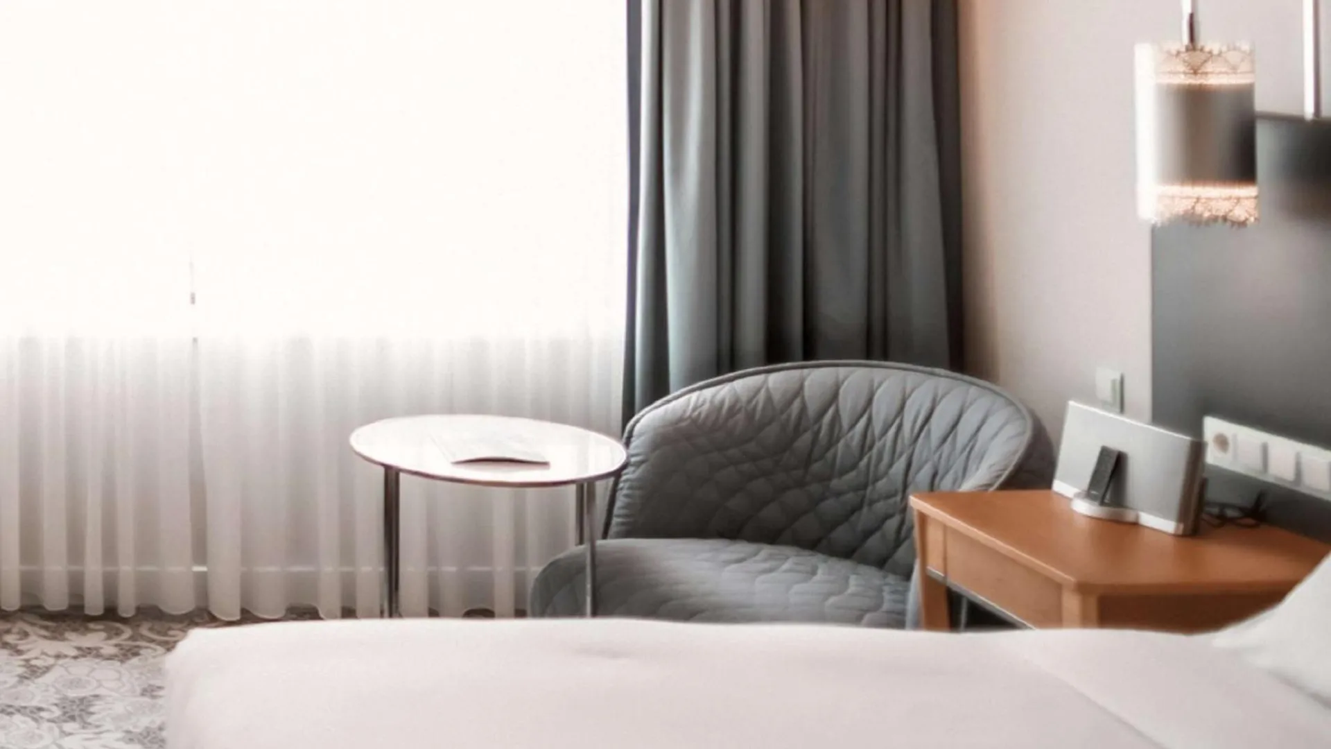 Hilton Rotterdam Hotell 5*,