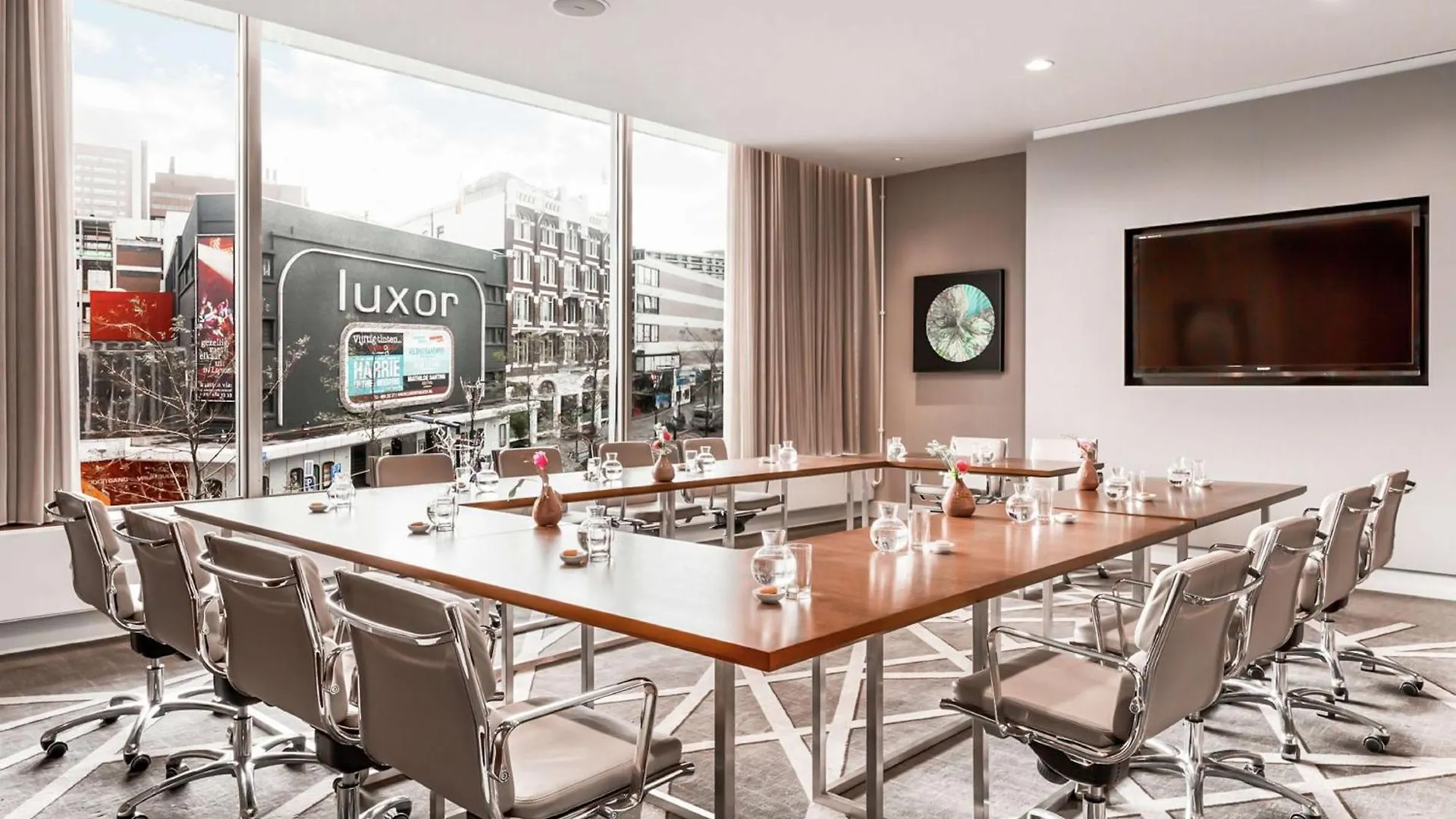 Hilton Rotterdam Hotel 5*,