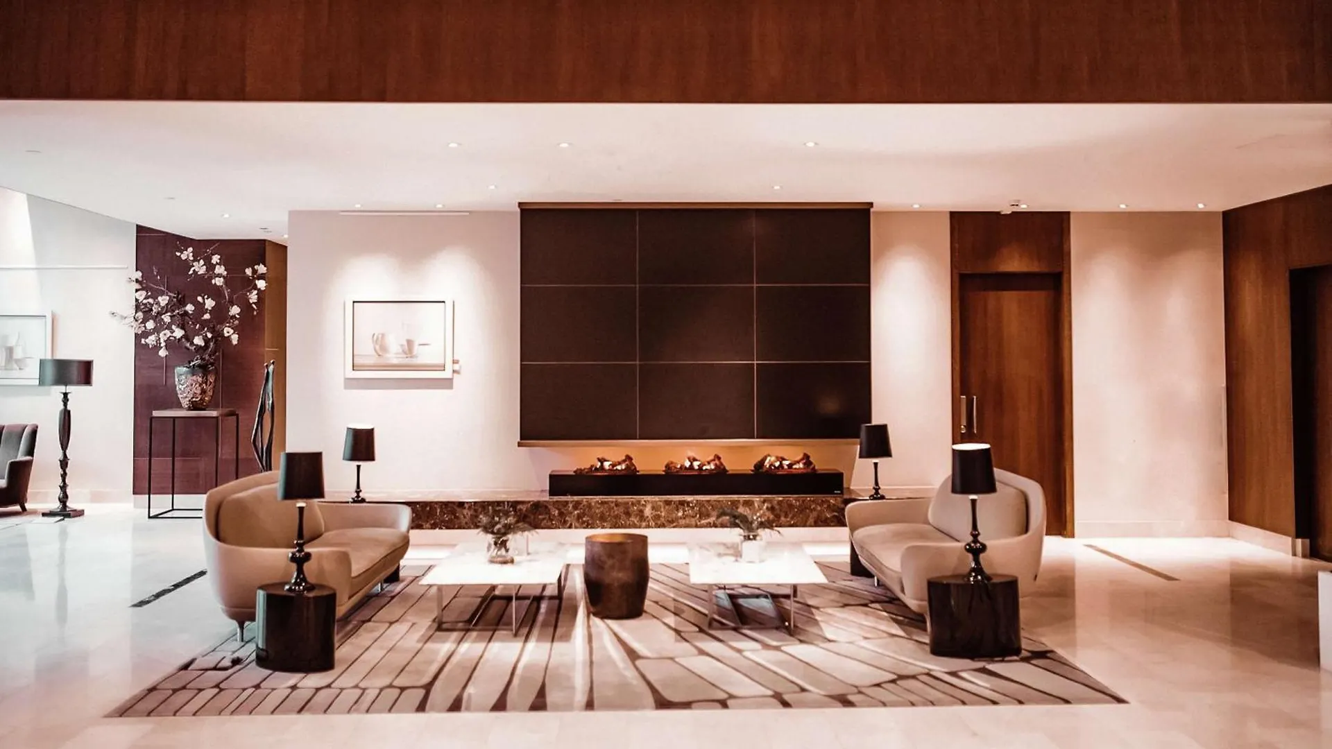 Hilton Rotterdam contacts